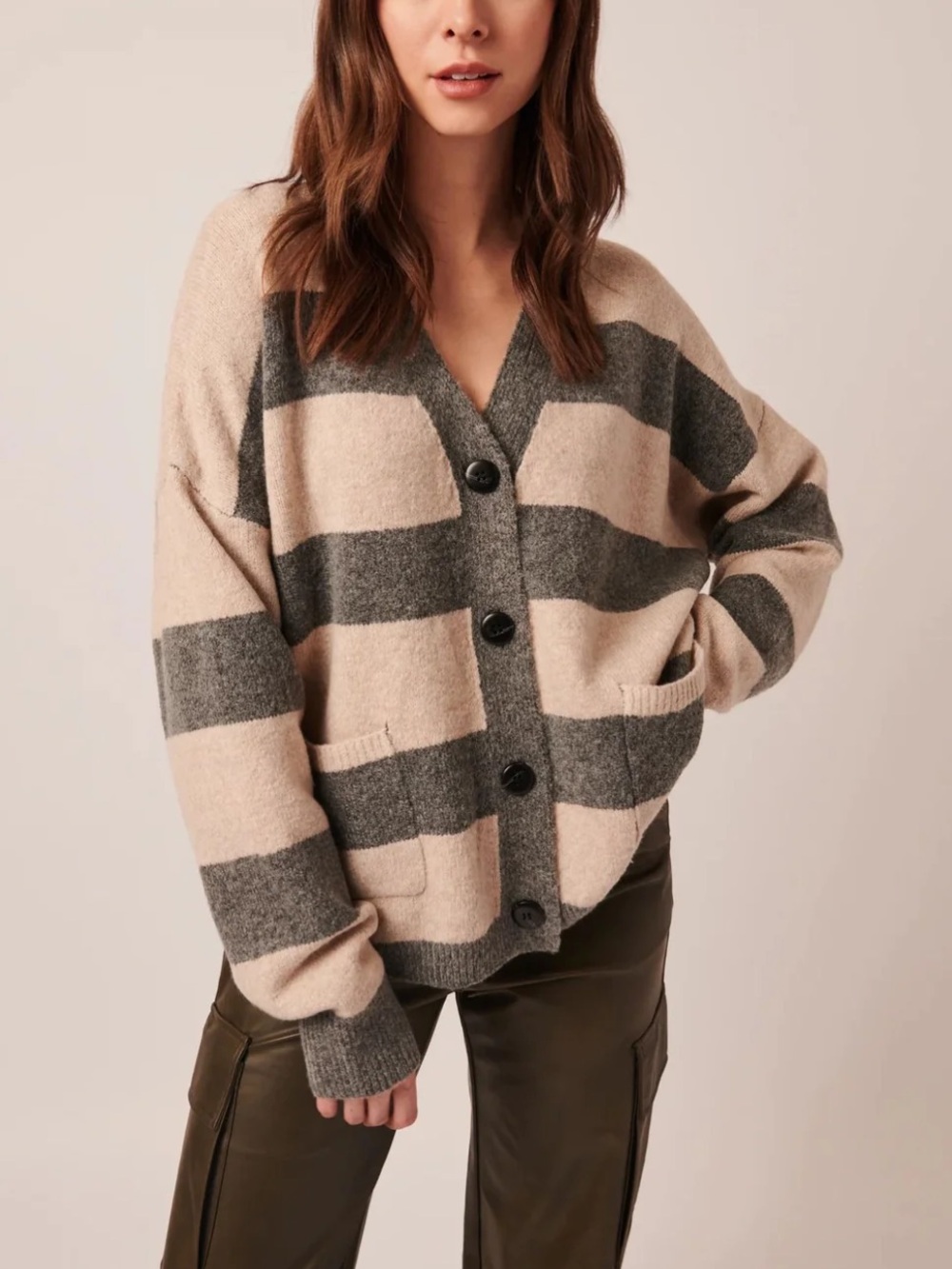 John + Jenn striped button-front cardigan Phillie wide grey beige‎ patch pockets